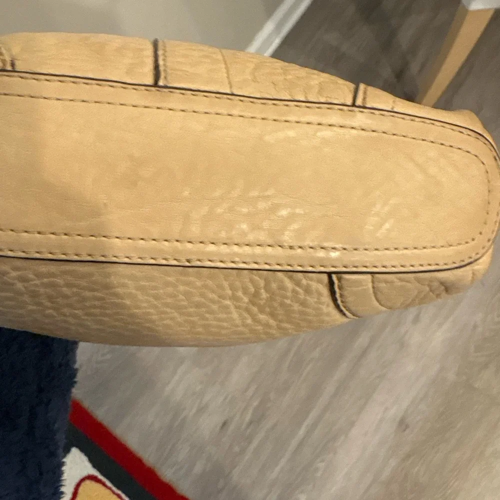 Vintage Coach Madison light tan pebbled leather shoulder/crossbody bag - Picture 14 of 16